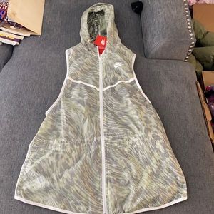 Nike sleeveless windbreaker